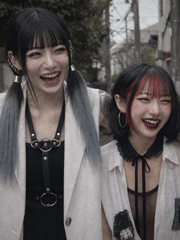 ノイズの多いフィルム調のアーティスト写真